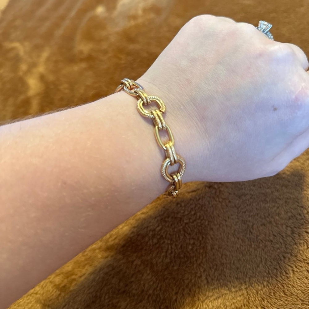 Gold toned toggle bracelet super cute